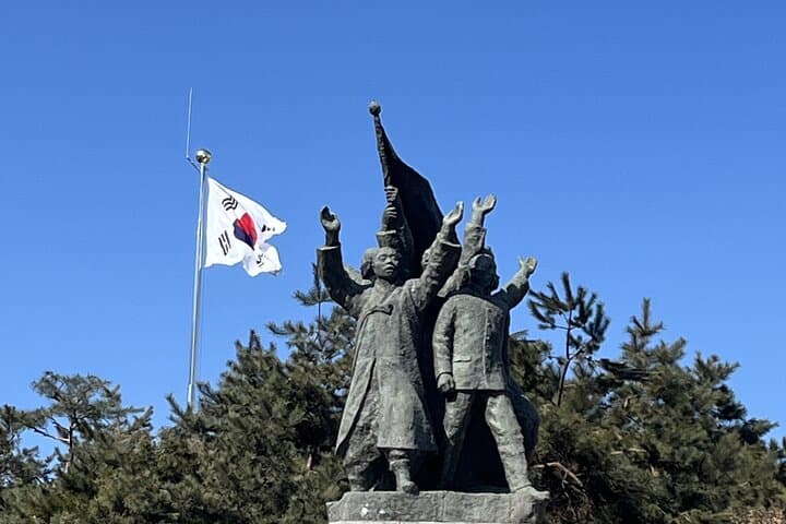 Blood & Tears: Seoul Independence & Democracy Dark History Walking Tour photo 5