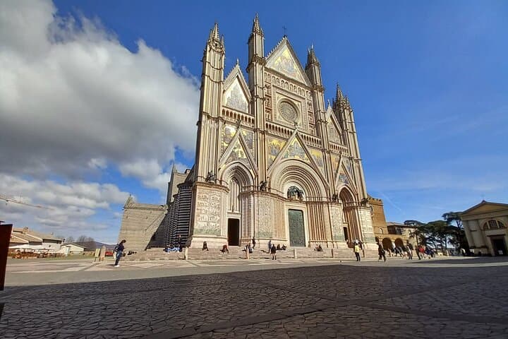 Full-Day E‑Bike Tour to Civita di Bagnoregio and Orvieto from Rome — Wine Tasting & Dinner photo 4