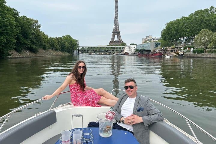 Private Paris Water Taxi: Pont de Grenelle to Louvre Transfer photo 2