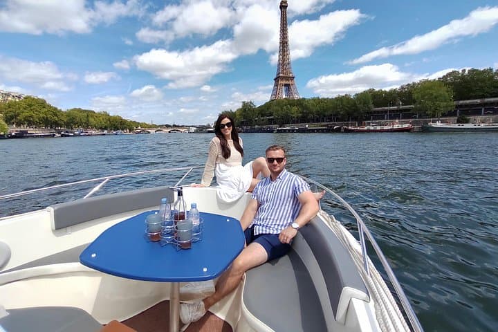 Private Paris Water Taxi: Pont de Grenelle to Louvre Transfer photo 1