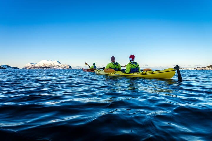 Winter Kayaking and Sauna in Ålesund: Brosundet Paddle & Svai Sauna