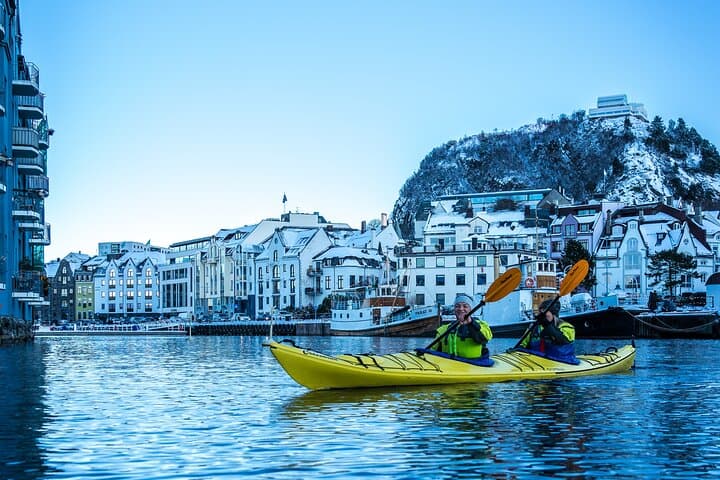 Winter Kayaking and Sauna in Ålesund: Brosundet Paddle & Svai Sauna photo 3