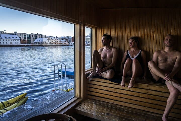 Winter Kayaking and Sauna in Ålesund: Brosundet Paddle & Svai Sauna photo 5
