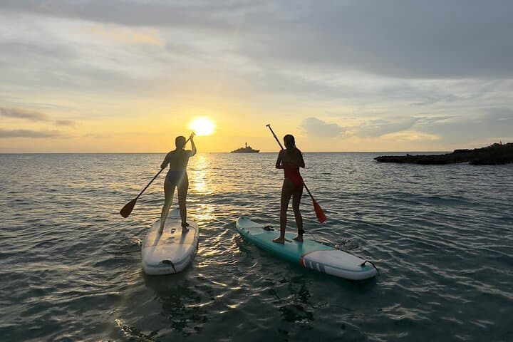 Sunset Paddleboarding Over Reefs in San Andrés: A Golden-Hour SUP Experience photo 3