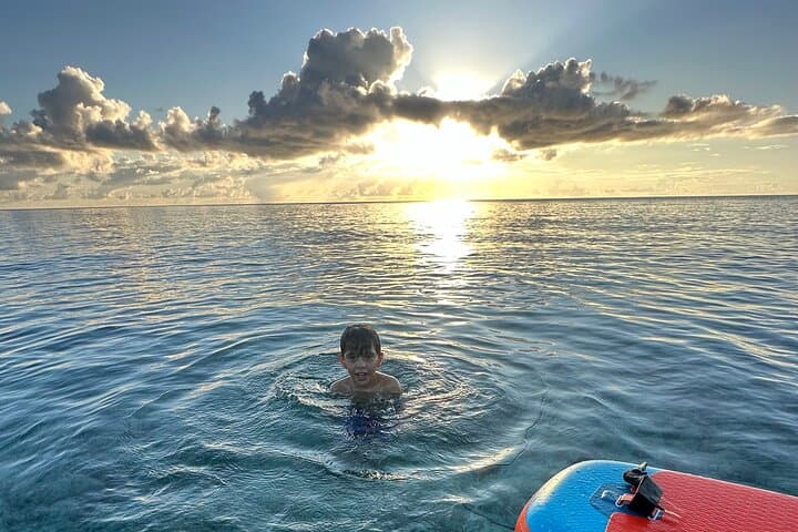 Sunset Paddleboarding Over Reefs in San Andrés: A Golden-Hour SUP Experience photo 4
