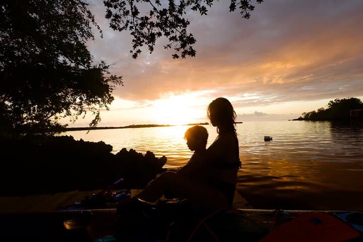 Sunset Paddleboarding Over Reefs in San Andrés: A Golden-Hour SUP Experience photo 5