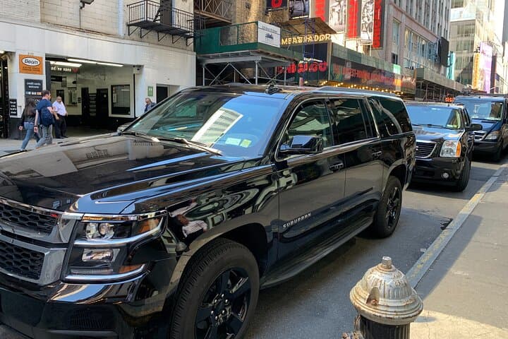 Newark to Manhattan Private Transfer: SUV, Limousine & Van Service from EWR