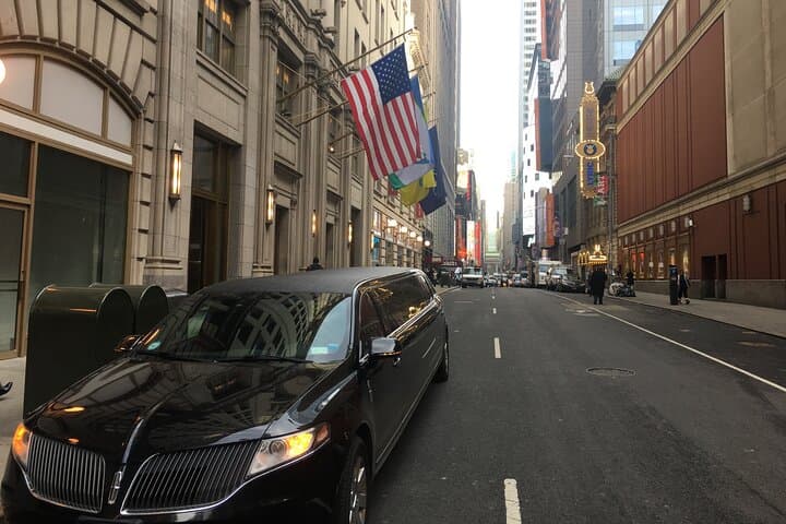 Newark to Manhattan Private Transfer: SUV, Limousine & Van Service from EWR photo 3