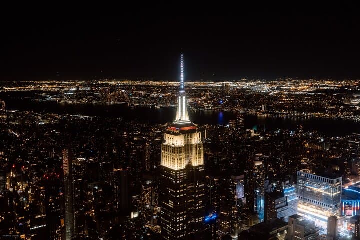 NYC Holiday Lights Helicopter Tour from Westchester — Night Skyline Flight photo 3