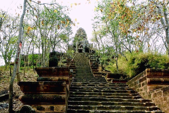 Battambang Grand Day Tour: Ek Phnom, Bamboo Train & Phnom Sampov photo 3