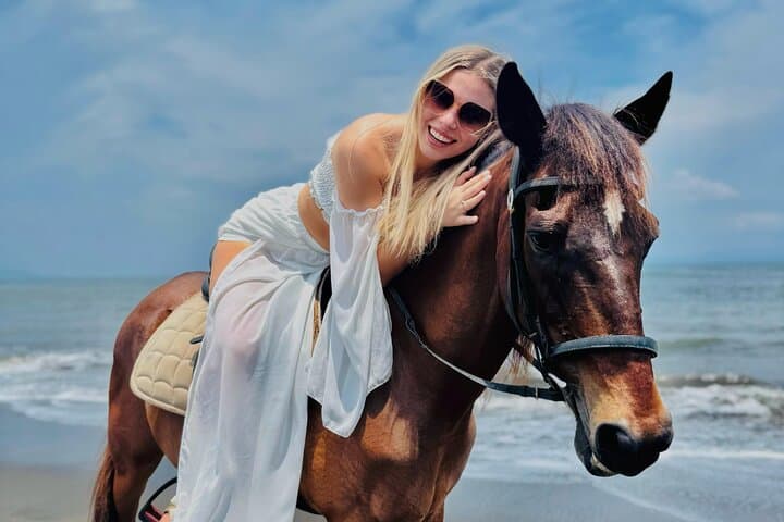 Saba Beach Horse Ride: Volcanic Sands & Gunung Agung Vistas