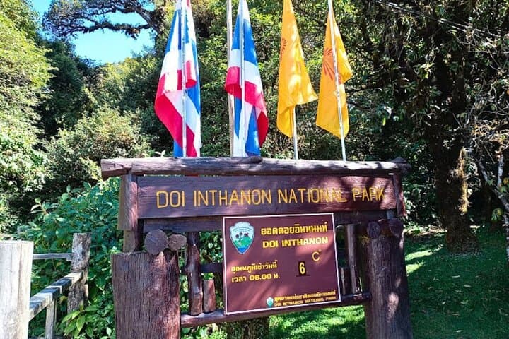 Doi Inthanon Scenic Explorer: Waterfalls, Pagodas & Hill Tribe Village Day Tour photo 4