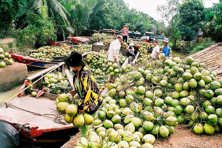 12-Day Cross Vietnam and Siem Reap: Hanoi to Angkor Cultural Adventure photo 6