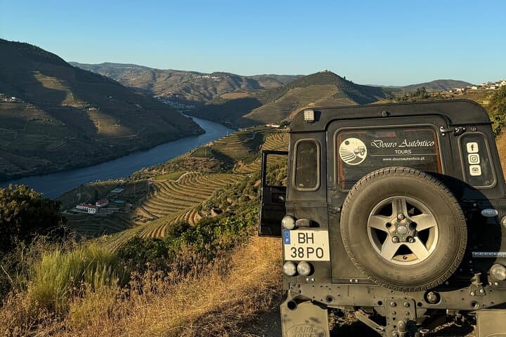 Private Douro 4x4 Adventure: Wine Tasting, Riverside Lunch & Pinhão Boat Tour