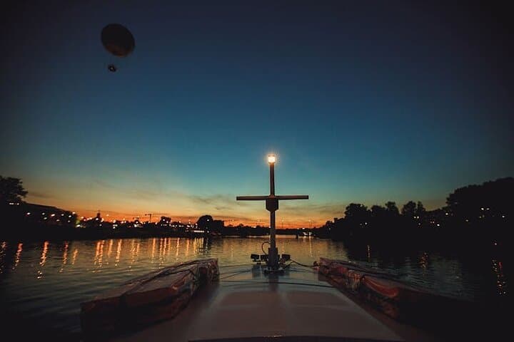 Kraków Evening Vistula River Cruise — 1-Hour Night Boat Tour photo 6