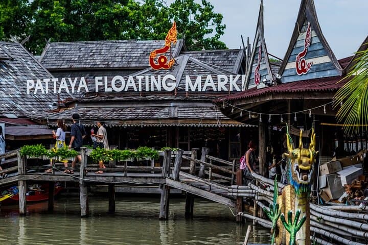 Pattaya Floating Market: Tickets, Boat Rides & Cultural Shows