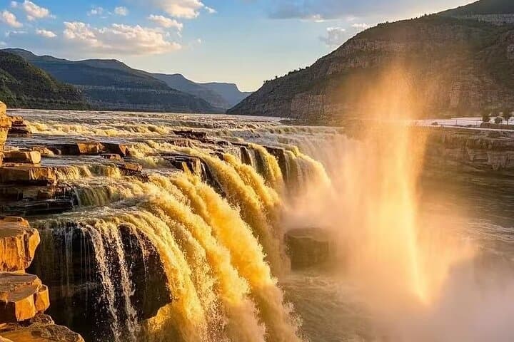 Hukou Waterfall and Dangjiacun Village Day Trip from Xi'an — Yellow River’s Thunder and Ancient Courtyards