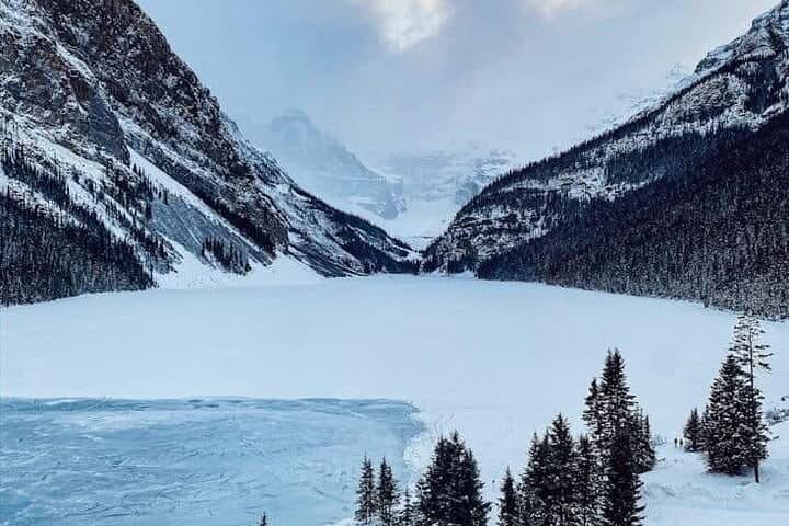 Banff and Yoho Rocky Mountain Discovery Day Tour — Lake Louise, Moraine & Emerald Lake photo 3