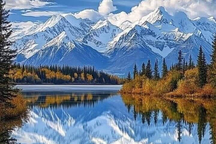 Banff and Yoho Rocky Mountain Discovery Day Tour — Lake Louise, Moraine & Emerald Lake photo 5