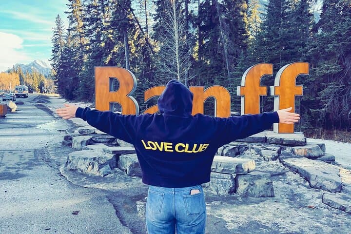 Banff and Yoho Rocky Mountain Discovery Day Tour — Lake Louise, Moraine & Emerald Lake photo 2