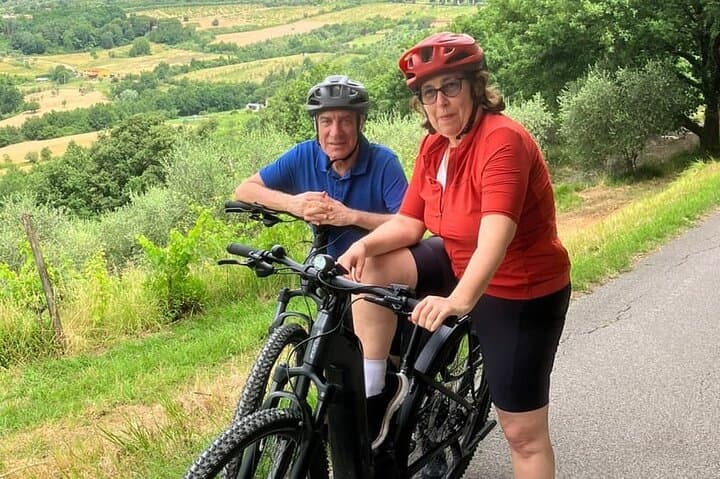 Chianti E‑Bike & Wine Tasting from Lucca — Ride to Vinci and Vineyards photo 3