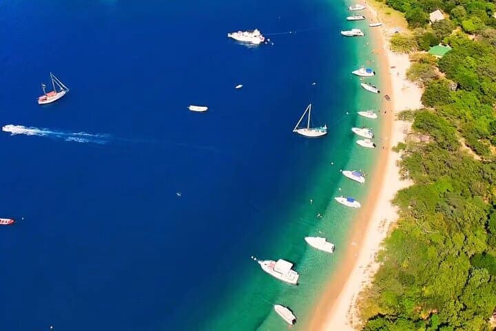 Full-Day Tour to Bahía Concha Beach in Tayrona National Park