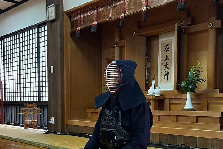 Kendo Swordsmanship Class in Osaka — Beginner Samurai Experience photo 6