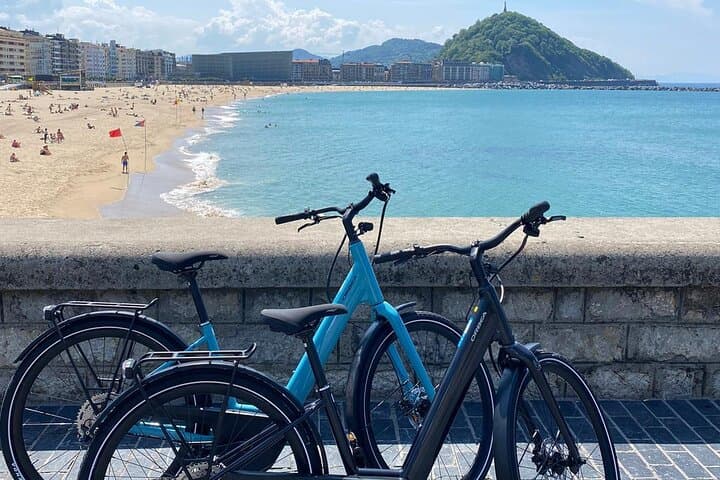 San Sebastián E‑Bike Culture & Cider House Tour: Bay Views, Chillida Leku, and Basque Flavors photo 6