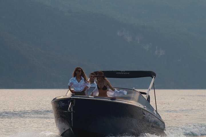 Lake Como Speedboat Cruise with Varenna Wine Tasting