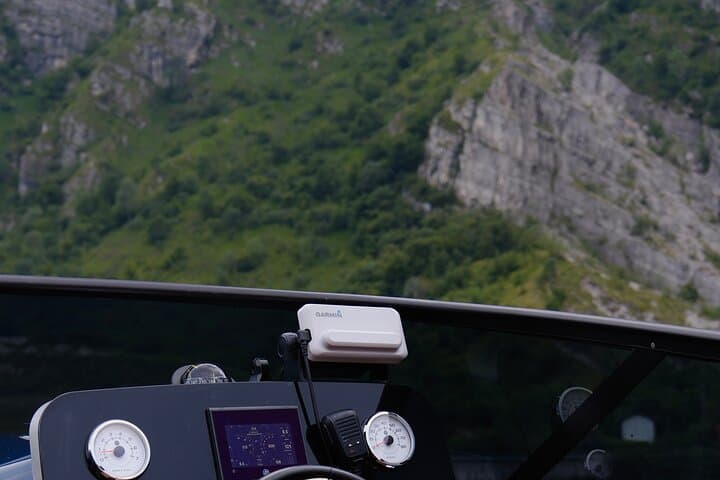 Lake Como Speedboat Cruise with Varenna Wine Tasting photo 3