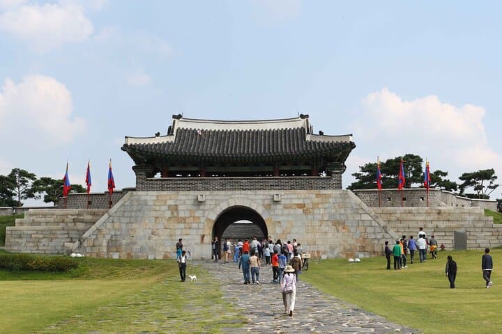 Suwon Hwaseong Stamp Walking Tour: Complete Fortress Loop Guide photo 4