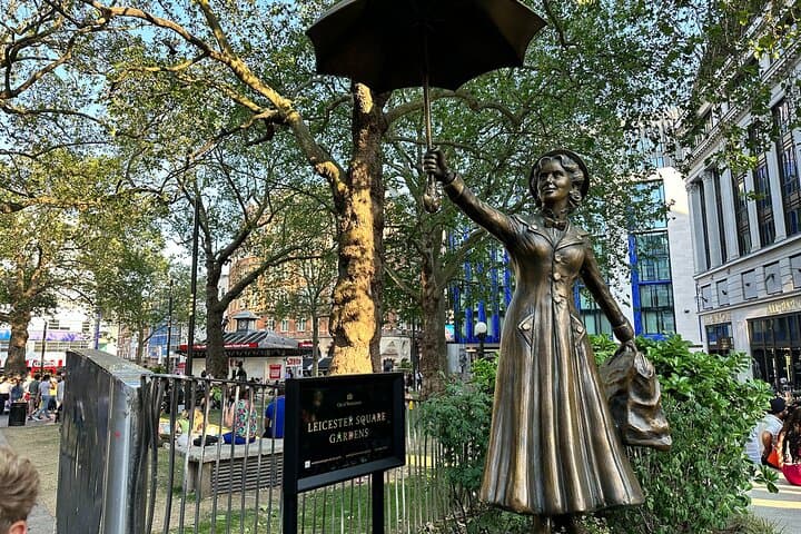 family-friendly-london-walking-tour-westminster-to-buckingham photo 6