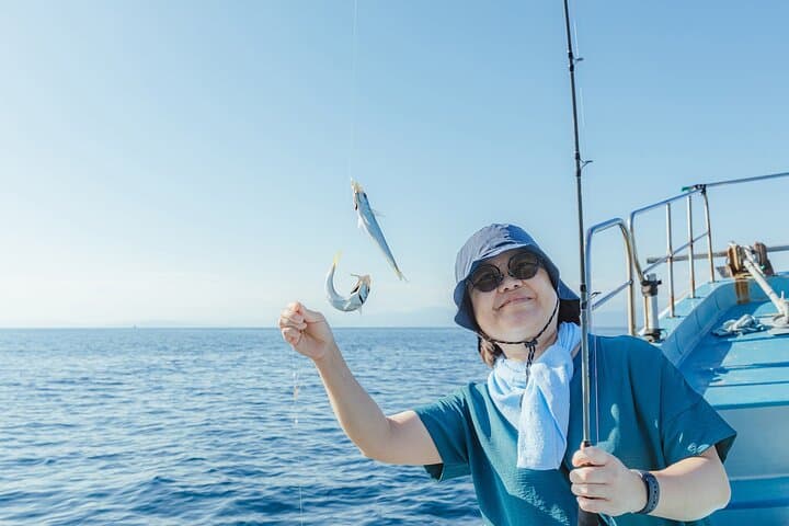 Beginner Fishing Tour in Heda: Suruga Bay with Mt. Fuji Views