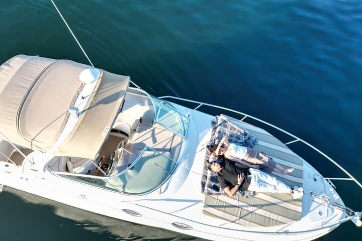 Lake Mead Private Boat Tour: Hidden Beaches, Sandbars & Desert Coves from Las Vegas
