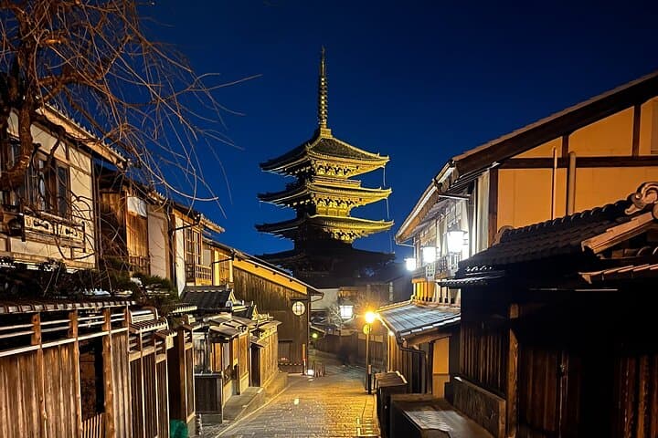 Kyoto Gion Night Walking Tour — Geisha Streets & Illuminated Yasaka Pagoda