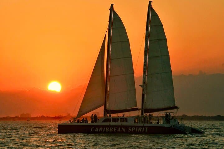 Sunset Sail Miami: Champagne Cruise Along Biscayne Bay