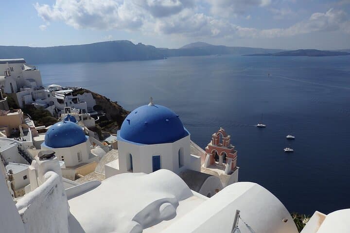 Mykonos to Santorini: 5-Day Cyclades Island-Hopping Tour