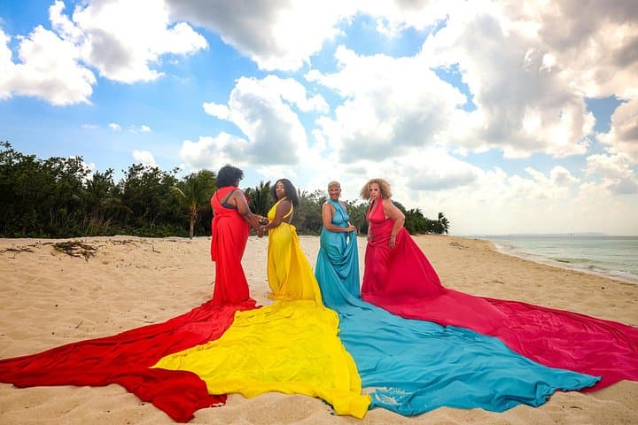 Flying Dress Photoshoot in Playa del Carmen — Beach Portrait Session photo 4