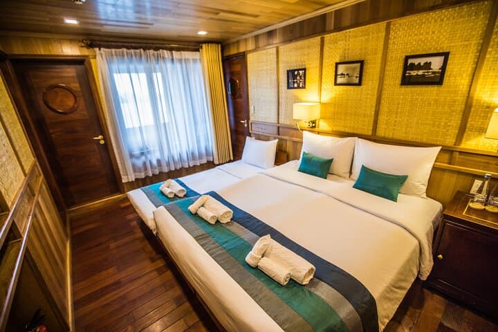 Bai Tu Long Bay 3-Day Private Cruise: Kayak, Caves & Fishing Village photo 5