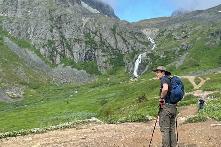 Palmer to Eska Falls: Full-Day Guided Hike to Hidden Waterfalls