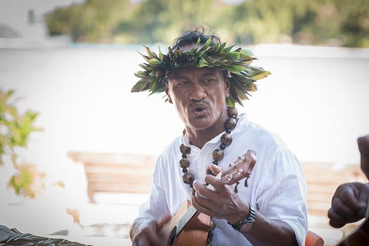 Private Bora Bora Lagoon Experience: Bora Bora Lagoon Cruise & Guided Snorkeling photo 4