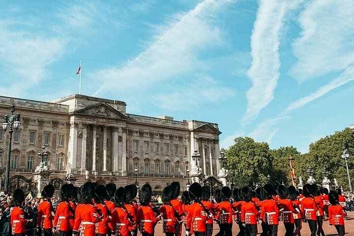 London's Top 20 Sights Guided Small-Group Walking Tour photo 2