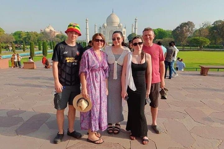 Sunrise at the Taj: 2-Day Overnight Agra Tour from Delhi