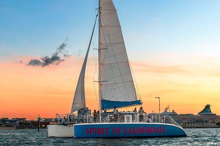 Sunset Catamaran Cruise Fort Lauderdale: Champagne Sail Past Millionaires Row photo 2