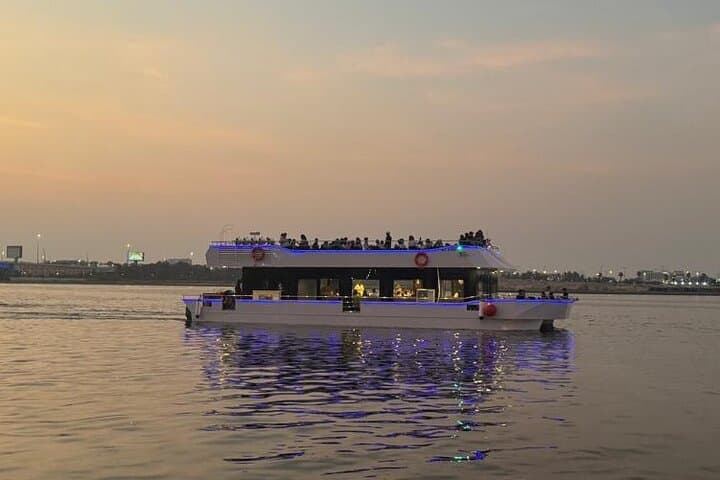 Dubai Luxury Canal Dinner Cruise: Nighttime Buffet, Live Shows & Canal Views