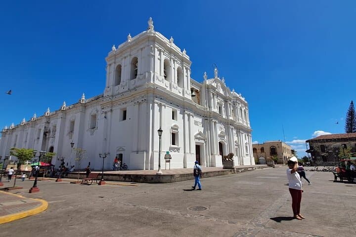 León Half-Day Cultural Tour: Cathedral, Markets & Mirador Santa Rita photo 4