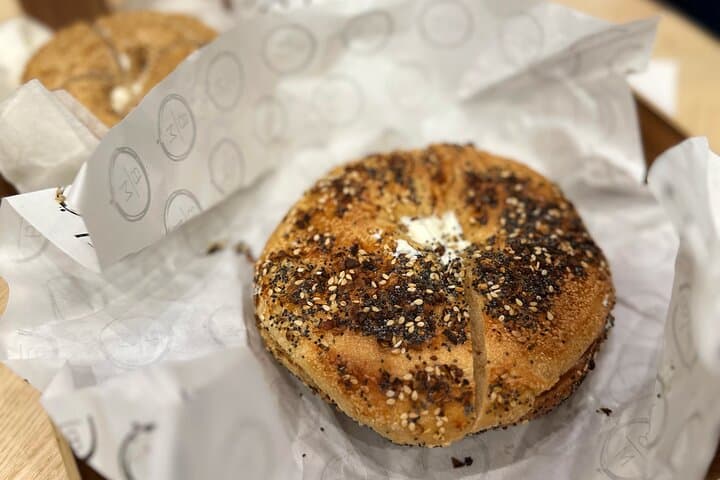 Iconic NYC Breakfast: Coffee, Bagel & Donut Midtown Walking Tour photo 6