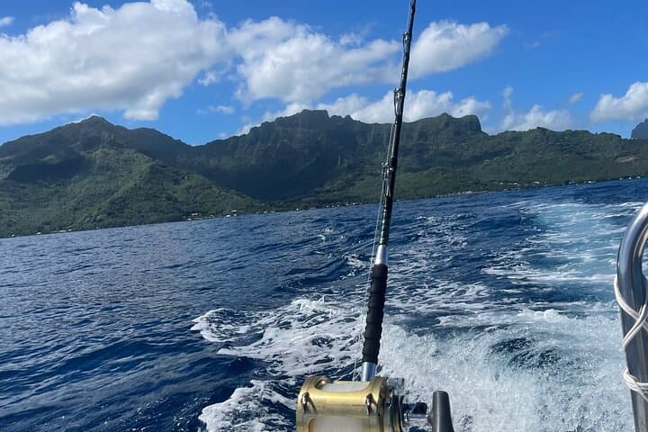 Big Trolling in Moorea: Offshore Fishing Charter for Tuna, Mahi-Mahi & Swordfish