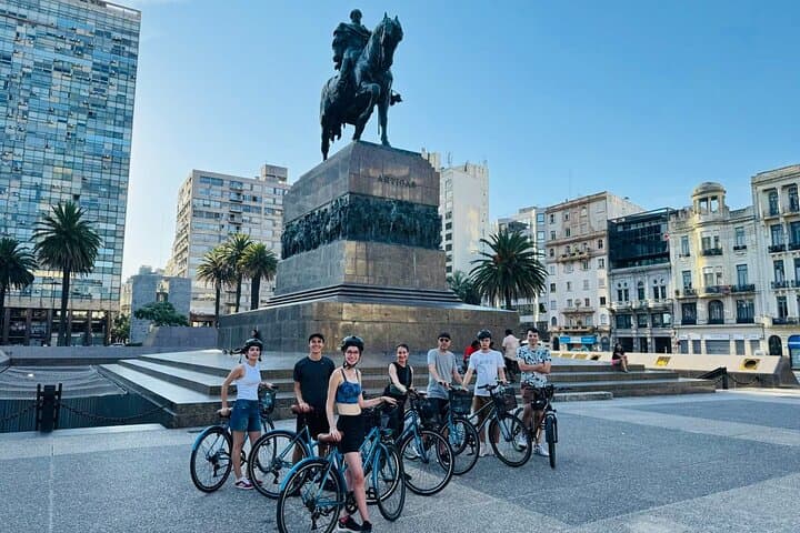 Montevideo Bike and E‑Bike Tour with Picnic along the Rambla photo 5