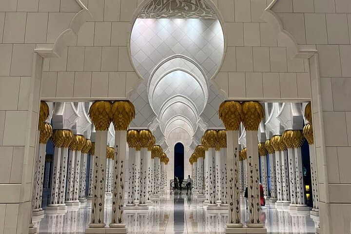 Private Abu Dhabi Day Tour from Dubai — Sheikh Zayed, Louvre & Emirates Palace photo 4